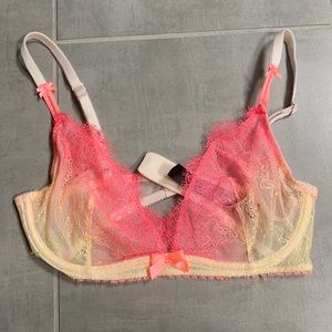 Victoria’s Secret Bra size 32D